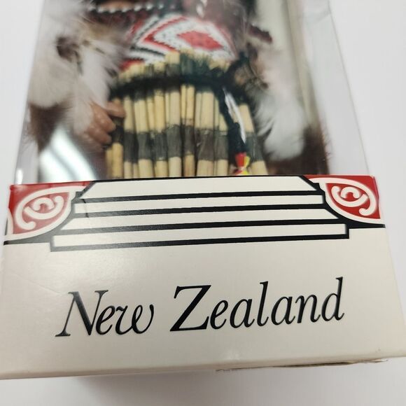 Vintage Parrs New Zealand Wahine Porcelain Doll 8" in Box - Picture 3 of 9